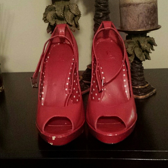 Red stilletos - Picture 3 of 8